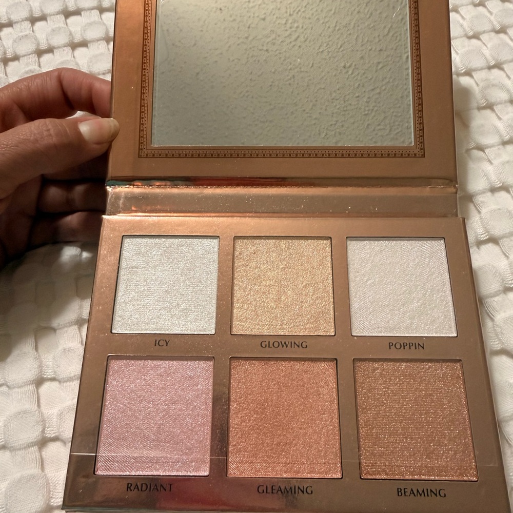 Ace Beaute Radiant Highlighter Palette